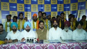 Aam Aadmi Party को मिली बड़ी मजबूती: Sherry Kalsi, Laljit Bhullar और Harchand Barsat के नेतृत्व में कई नेता हुए शामिल