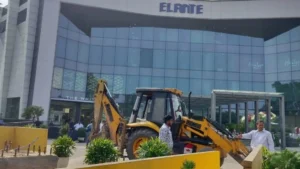 Chandigarh Administration की बड़ी कार्रवाई: Elante Mall में अवैध Construction तोड़ा गया, Parking की जगह बनाई थी Greenery