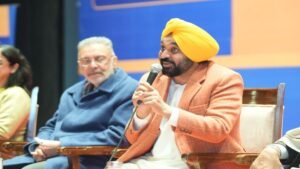 सीएम भगवंत मान ने विरोधियों पर साधा निशाना:मोहाली में बोले-पहली सरकारें की बच्चों की पढ़ाई के पैसे खा गई, हमने 63 हजार नौकरियां दीं