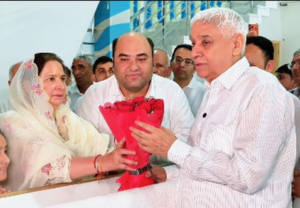 नवजोत कौर सिद्धू ने हरियाणा में स्वयंभू धर्मगुरु रामपाल से आशीर्वाद लिया।