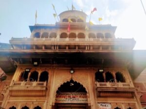 सुप्रीम कोर्ट ने बांके बिहारी मंदिर का प्रबंधन करने वाली समिति से धार्मिक प्रथाओं के साथ छेड़छाड़ के आरोपों पर जवाब देने को कहा