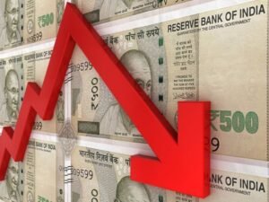 शुरुआती कारोबार में डॉलर के मुकाबले रुपया 96.90 के रिकॉर्ड निचले स्तर पर