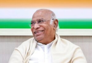 जनता को लूट रही है, अडानी की मदद कर रही है: कांग्रेस ने ईंधन की कीमतों पर सरकार को फटकार लगाई
