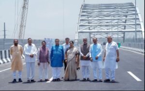 केंद्रीय मंत्री श्री गडकरी ने 6 लेन की डीएनडी-फरीदाबाद-सोहना राजमार्ग परियोजना का निरीक्षण किया