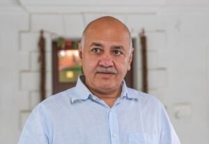 पंजाब के मंत्री गुरमीत सिंह खुदियान और मनीष सिसोदिया के बीच उम्मीदवार के चयन को लेकर भिड़ गई