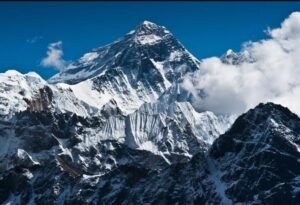 माउंट एवरेस्ट फतह करने वाले 274 भारतीयों में 3 भारतीय, बनाया नया रिकॉर्ड