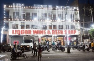 12.5 लाख लोग, 13 करोड़ शराब की बोतलें, 1,000 करोड़ रुपये का उत्पाद शुल्क: चंडीगढ़ में केवल 3 स्टोरों ने शेल्फ सेल की अनुमति दी है।
