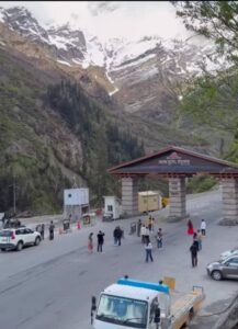 पर्यटकों की भारी भीड़ के कारण अटल सुरंग में यातायात क्षमता से अधिक हो गया; सुरक्षा ऑडिट का आदेश दिया गया