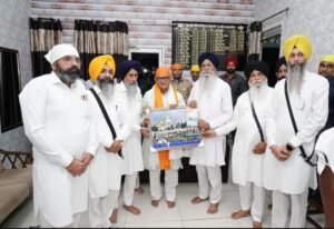एसजीपीसी प्रमुख अकाल तख्त ने पंजाब के राज्यपाल से की मुलाकात, बेअदबी विरोधी कानून पर आपत्तियां दर्ज कीं