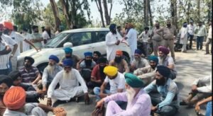 रोपड़ में पंजाब की गाद निकालने की नीति को लेकर बंटे ग्रामीण
