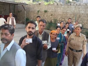 हिमाचल पंचायत चुनाव: करसोग में बैलेट पेपर से उम्मीदवार का नाम गायब होने के बाद मतदान रोका गया