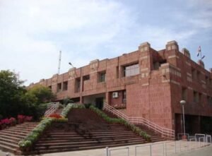 जेएनयू के सुरक्षा गार्डों ने नए ठेकेदार पर रंगदारी मांगने का आरोप लगाया, ‘नौकरी रखने के लिए 40,000 रुपये का भुगतान करें’