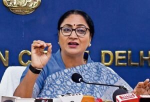 दिल्ली सरकार स्कूलों में मासिक धर्म स्वच्छता सुविधाओं को मजबूत करेगी: रेखा गुप्ता
