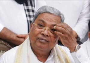 कर्नाटक के मुख्यमंत्री पद से इस्तीफा देने के एक दिन बाद सिद्धारमैया ने दिल्ली में राहुल और सोनिया से मुलाकात की