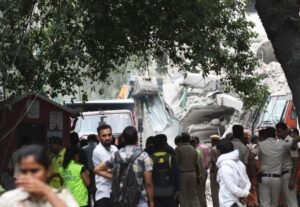 दिल्ली में साकेत इमारत ढहने से मरने वालों की संख्या 4 पहुंची, आपराधिक मामला दर्ज, जांच के आदेश