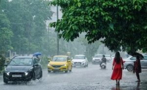 UP Weather Update: यूपी में 12 जून को मौसम लेने वाला है बड़ा यू-टर्न… IMD ने इन जिलों के लिए जारी किया आंधी-बारिश का अलर्ट