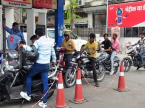 सरकार ने उपभोक्ता आपूर्ति की रक्षा के लिए औद्योगिक और वाणिज्यिक उपयोगकर्ताओं को खुदरा पंपों पर डीजल खरीदने से रोका