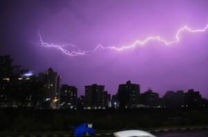 रेड अलर्ट के बाद तूफान, आज सुबह ताजा चेतावनी: चंडीगढ़ ट्राइसिटी में और बारिश की संभावना