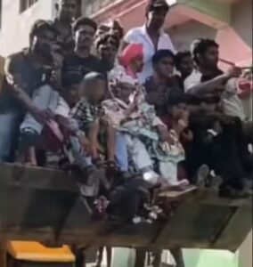 मुरादाबाद दूल्हे की ‘बुलडोजर बारात’ वायरल, पुलिस ने जारी किया चालान