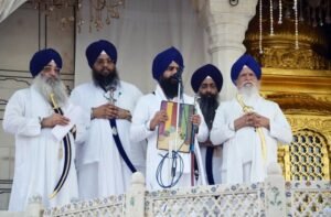 अकाल तख्त ने पंजाब के मुख्यमंत्री को ‘गुरु दोखी’ घोषित किया है। आम आदमी पार्टी ने इसे बताया अकाली दल की साजिश
