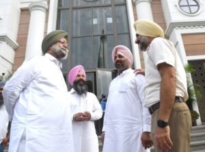 कांग्रेस पर्यवेक्षकों ने दिल्ली में पंजाब के नेताओं से मुलाकात की