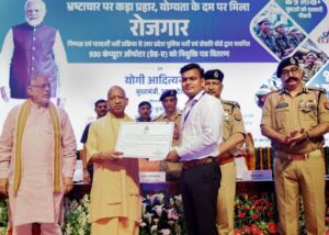 ड्यूटी पर तैनात पुलिस का रील बनाना अनुशासनहीनता : योगी