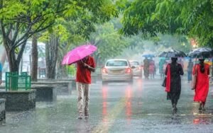 UP Weather Update: यूपी के 55 से ज्यादा जिलों में आज बारिश और वज्रपात का IMD अलर्ट जारी, गर्मी से मिलेगी राहत