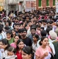 वाराणसी में नीट का उम्मीदवार सिमकार्ड के रूप में गिरफ्तार, अंडरगारमेंट्स में मिला पुराना प्रश्नपत्र