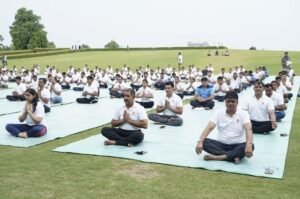 दिल्ली पुलिस, सीआईएसएफ ने राजघाट पर मनाया अंतरराष्ट्रीय योग दिवस