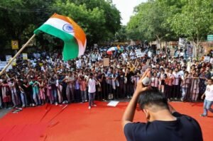 दिल्ली के जंतर-मंतर पर लगातार 3 दिन भी जनता पार्टी के प्रदर्शनकारी