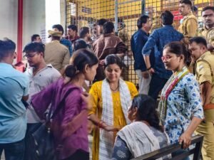 लखनऊ में आग लगने से सगाई करने वाले जोड़े की मौत