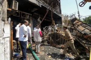 लखनऊ अग्निकांड की भयावहता को याद करते हुए सर्वाइवर ने कहा, ‘मेरे पास सिर्फ 2 ही विकल्प थे, अंदर दम घुटना या कूदना’