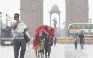 बारिश और आंधी से दिल्ली में गर्मी से राहत, मौसम विभाग ने और बारिश का अनुमान जताया