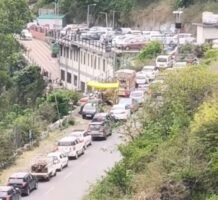 पर्यटकों की भीड़ से निपटने के लिए बीर पुलिस ने शुरू की नई ट्रैफिक योजना