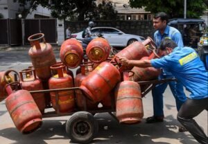 पश्चिम एशिया संकट कम होने के बाद केंद्र ने वाणिज्यिक एलपीजी आपूर्ति बहाल की, प्रतिबंध हटाए