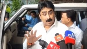 शिवसेना के बागी सांसद संजय दीना पाटिल ने पूछे सवाल पर रिपोर्टर को दी धमकी: ‘तुम्हें हरा देंगे’