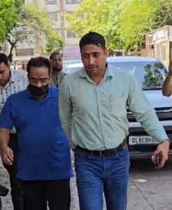 हरियाणा सरकार ने आईएएस अधिकारी पंकज अग्रवाल को क्यों सस्पेंड किया?