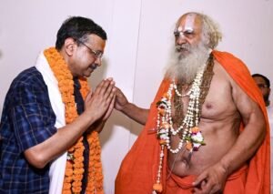 दान विवाद के बीच अयोध्या के राम मंदिर में पूजा-अर्चना की, कहा- ‘बड़े-बड़े लोगों को बचाया जा रहा है’