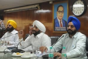 मोहाली के विधायक कुलवंत सिंह ने मेयर के रूप में पहली एमसी बैठक की अध्यक्षता की