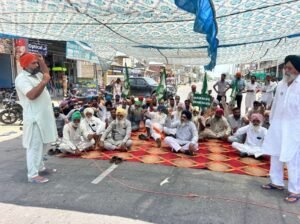 8 घंटे की आपूर्ति की मांग: बिजली संकट के कारण राजमार्ग अवरुद्ध हो गया, किसानों ने पावर ग्रिड के बाहर किया प्रदर्शन