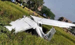 उत्तर प्रदेश के कासगंज में प्रशिक्षु विमान दुर्घटनाग्रस्त, महिला पायलट घायल