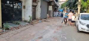 भीषण आग के 2 दिन बाद, हौज रानी की खाली सड़कों पर डर