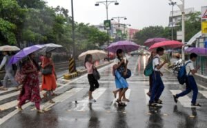केरल में भारी बारिश, तेज हवाओं से संपत्ति, वाहनों को नुकसान 8 जिलों में ऑरेंज अलर्ट