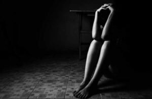 पड़ोसी के ‘रेप’ के 6 साल बाद महिला ने दर्ज कराई एफआईआर 2 महीने के पति ने पुलिस से संपर्क करने में मदद की