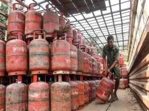 घरेलू रसोई गैस की कीमतों में वृद्धि को लेकर विपक्ष ने केंद्र सरकार की आलोचना