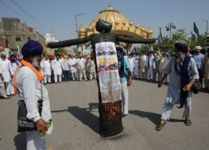 यूरिया की कमी को लेकर पंजाब के किसानों ने 22 जिलों में किया प्रदर्शन