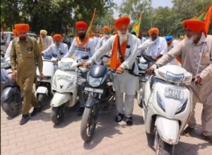 यूरिया की किल्लत और ईंधन की कीमतों में बढ़ोतरी को लेकर पंजाब में किसानों का प्रदर्शन