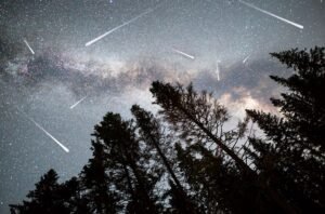 जुलाई स्काईवॉच: दुर्लभ ग्रहों के संरेखण, उल्का वर्षा और पूर्ण हिरन चंद्रमा भारत के आसमान को रोशन करेगा