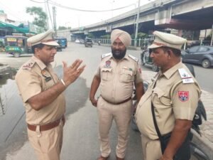 लुधियाना के सब-इंस्पेक्टर की दयालुता के कृत्यों ने खाकी में विश्वास बहाल किया