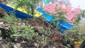 भूस्खलन से शिमला में इमारतों को खतरा आज भी भारी बारिश जारी रहने की संभावना
